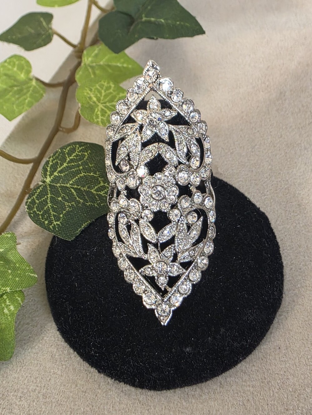 Silver  Rhinestone Filigree Armor Shield Ring Floral Knuckle Ring Size 9